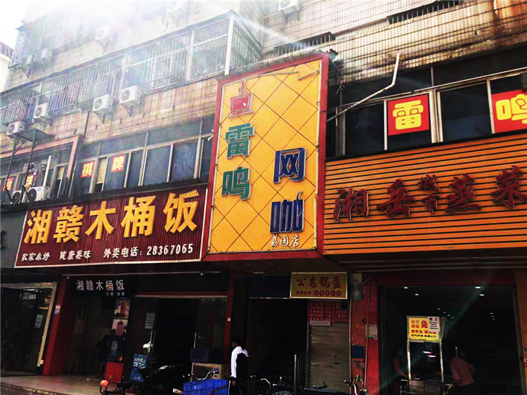 布吉廣告招牌制作應(yīng)該注意哪些問題
